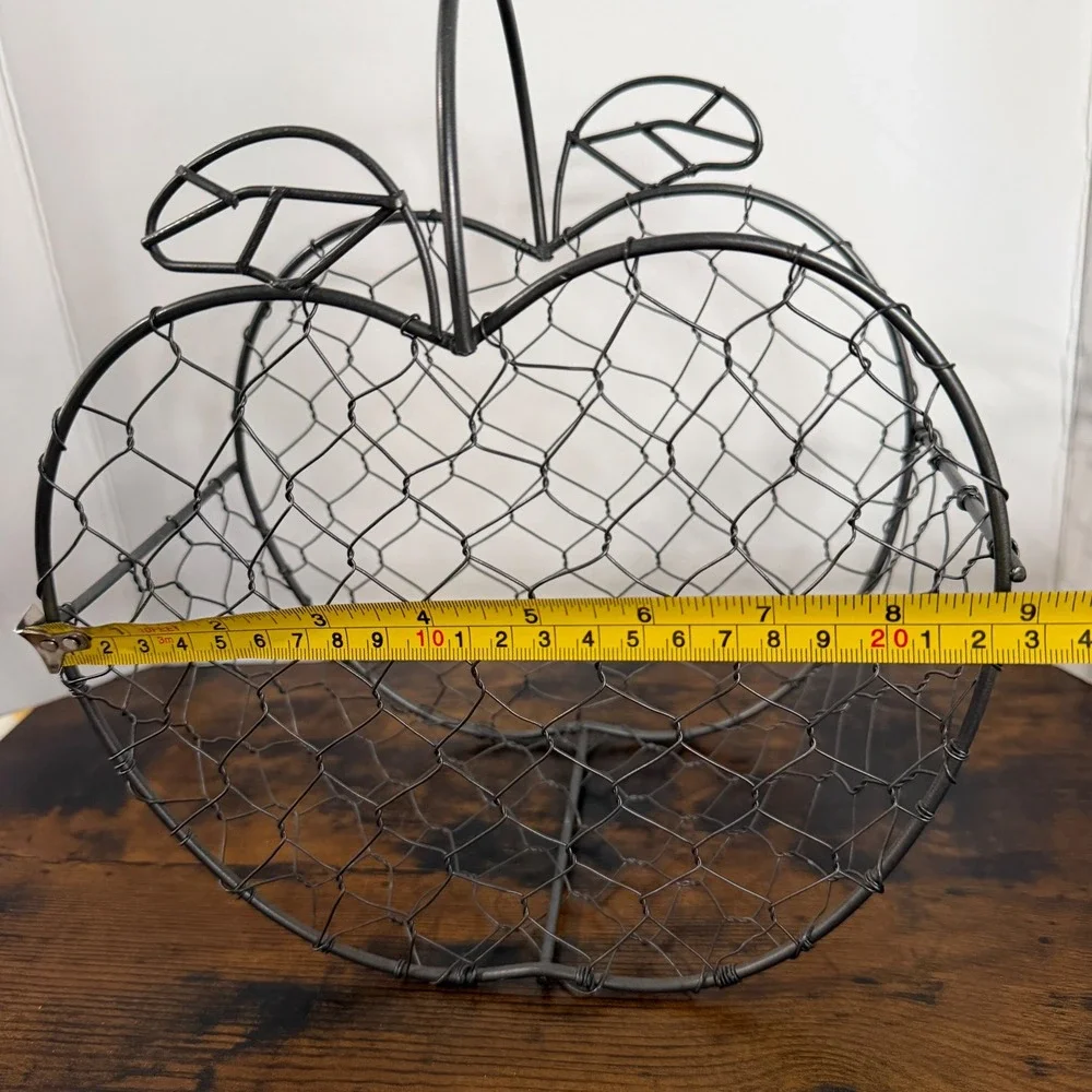 Country Kitchen Farmhouse Apple Shaped Chicken Wire Fruit Basket Metal Decor